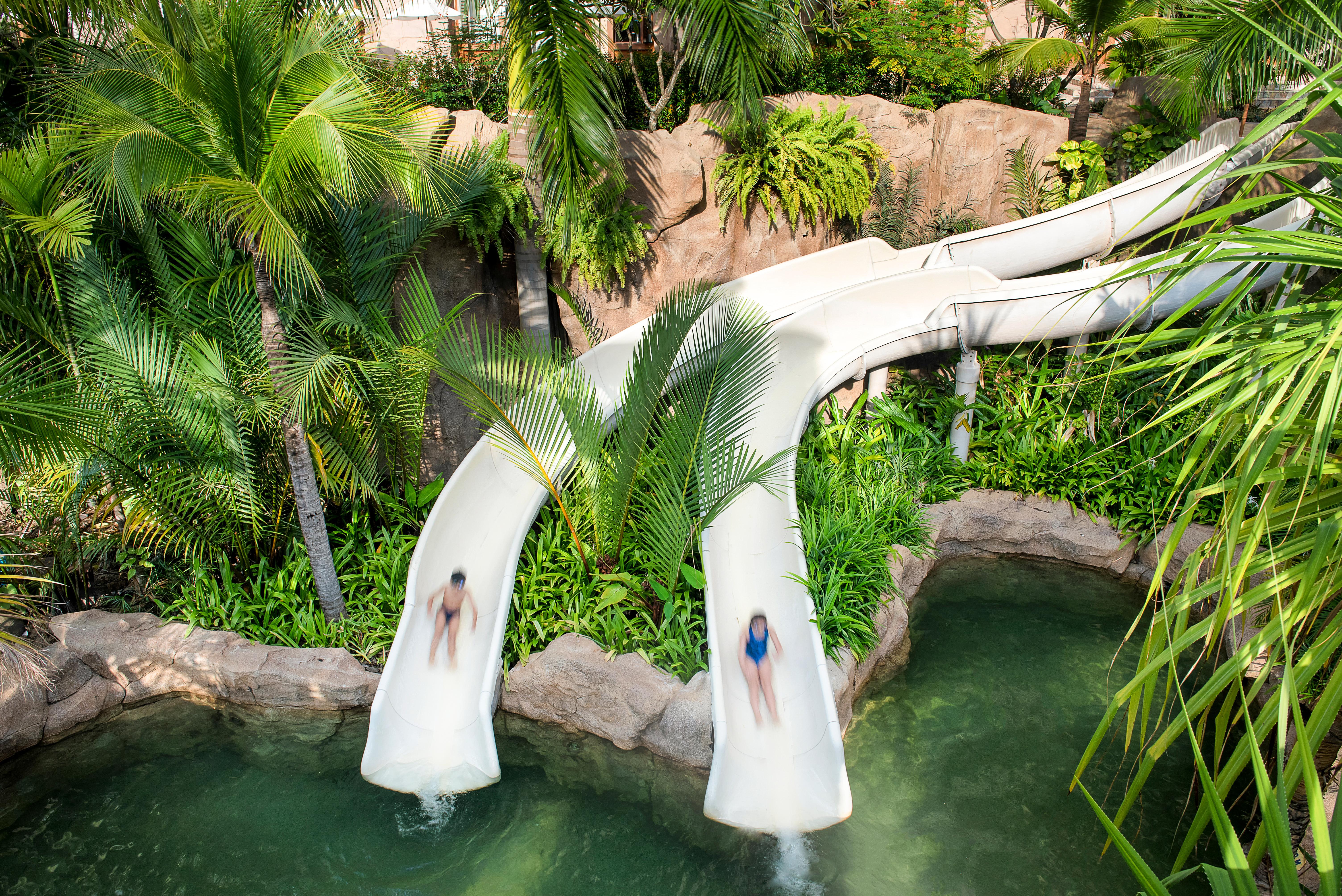 Centara Grand Mirage Beach Resort Pattaya Exterior photo The slides at Atlantis Paradise Island