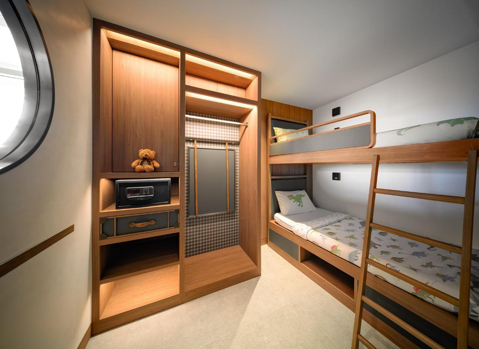 Centara Grand Mirage Beach Resort Pattaya Exterior photo A typical stateroom