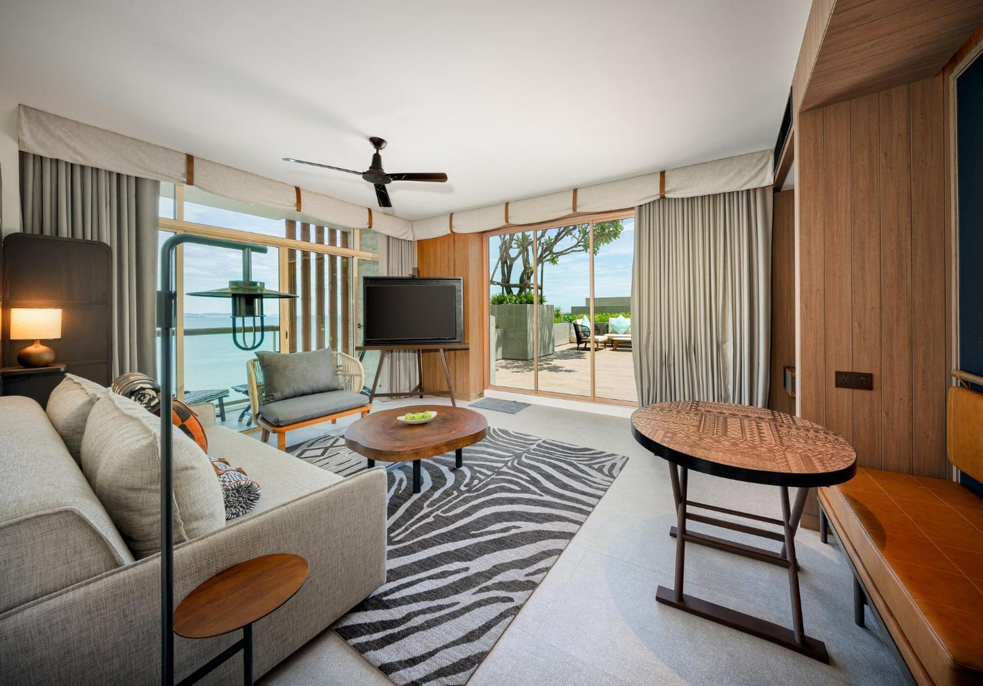 Centara Grand Mirage Beach Resort Pattaya Exterior photo A living room at the hotel