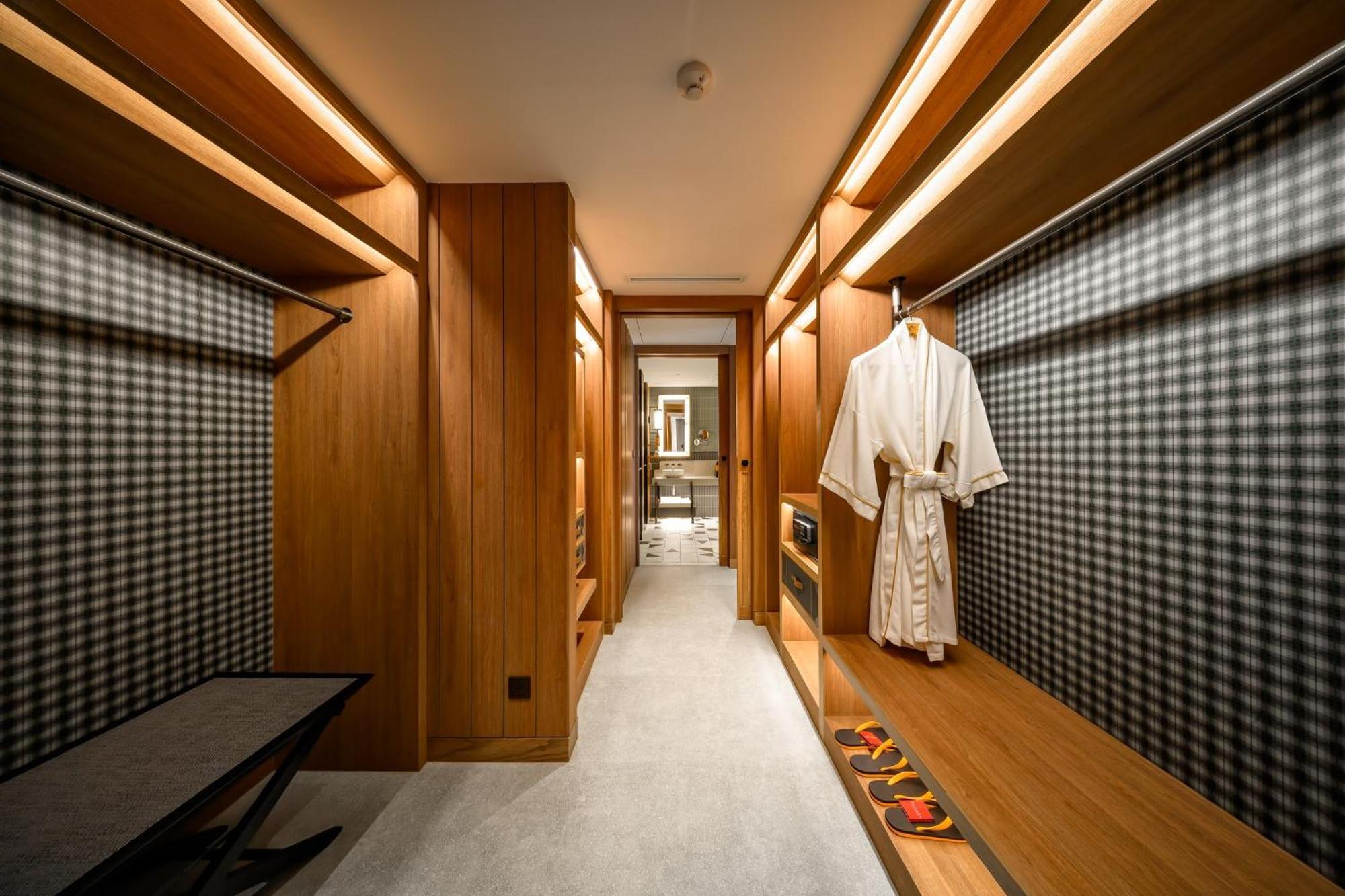 Centara Grand Mirage Beach Resort Pattaya Exterior photo The interior of a train suite Shiki-Nashi