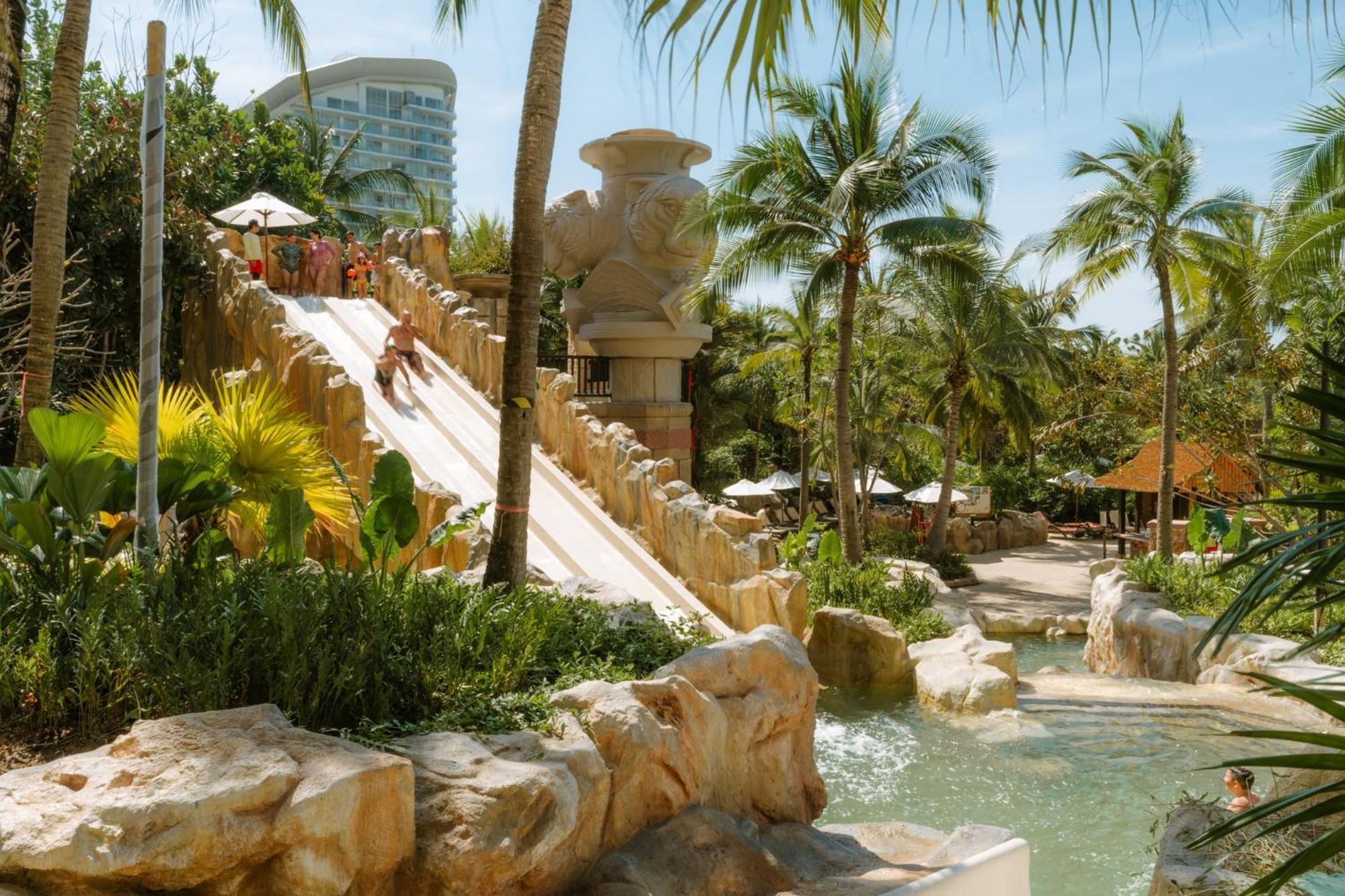 Centara Grand Mirage Beach Resort Pattaya Exterior photo Atlantis Paradise Island